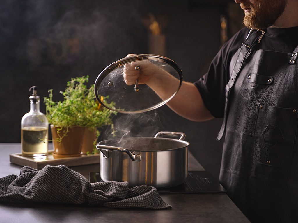 ZERO – NATURALNA POWŁOKA NIEPRZYWIERAJĄCA GARNEK 24CM - 2