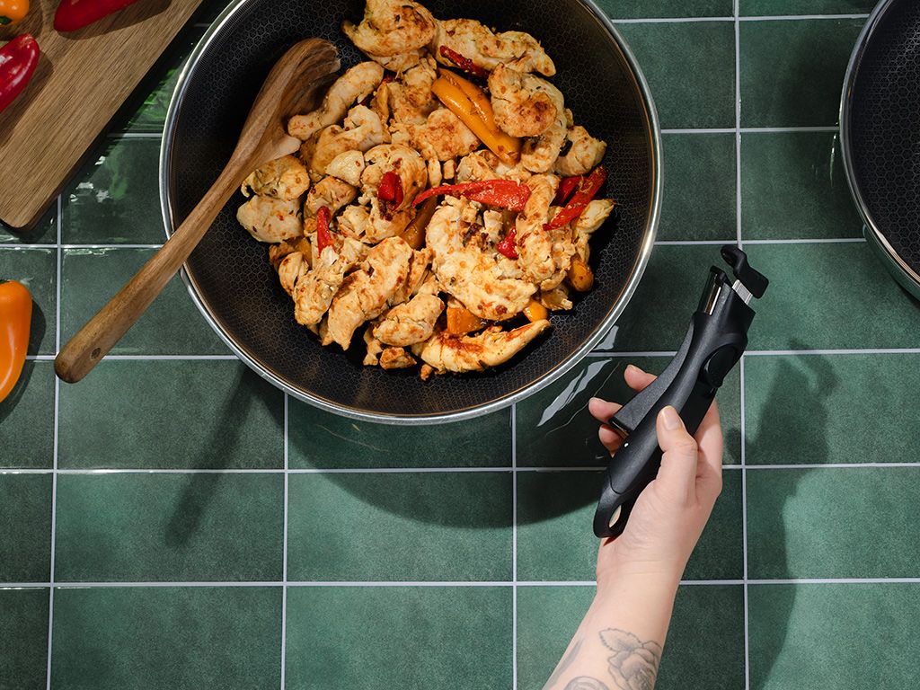 SADA WOK S ODJÍMATNÝM RUKOJETEM 30CM