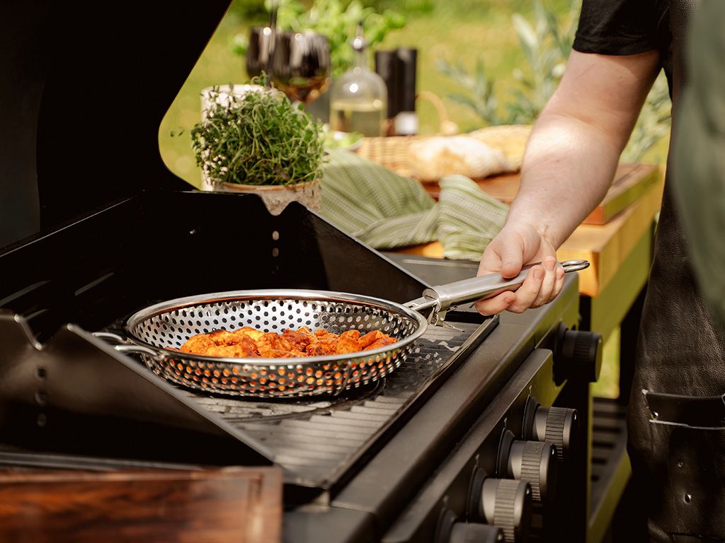 PATELNIA GRILLOWA BBQ Z ODNACZANYM UCHWYTEM 28 CM