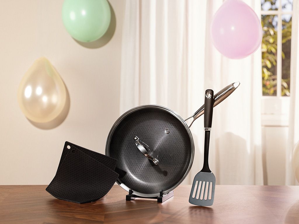 PODSTAWOWY ZESTAW PATELNI 28 CM - 1